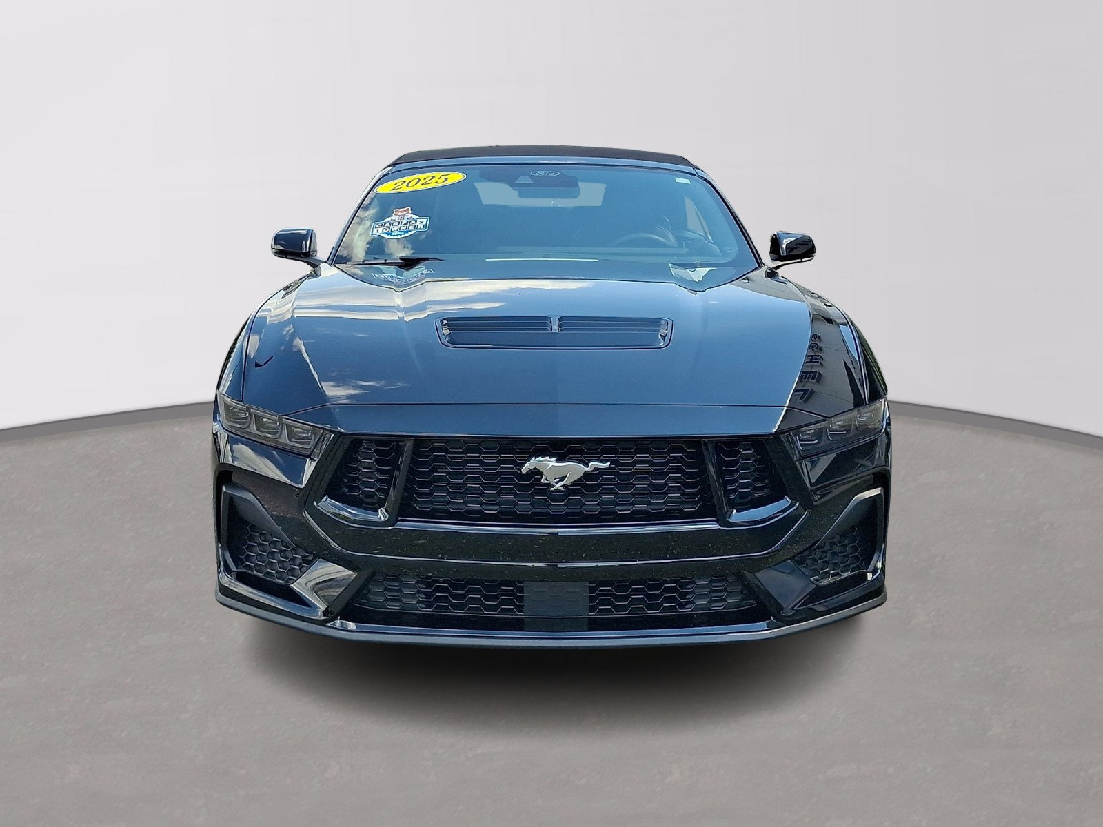 Used 2025 Ford Mustang GT Premium RWD image 2
