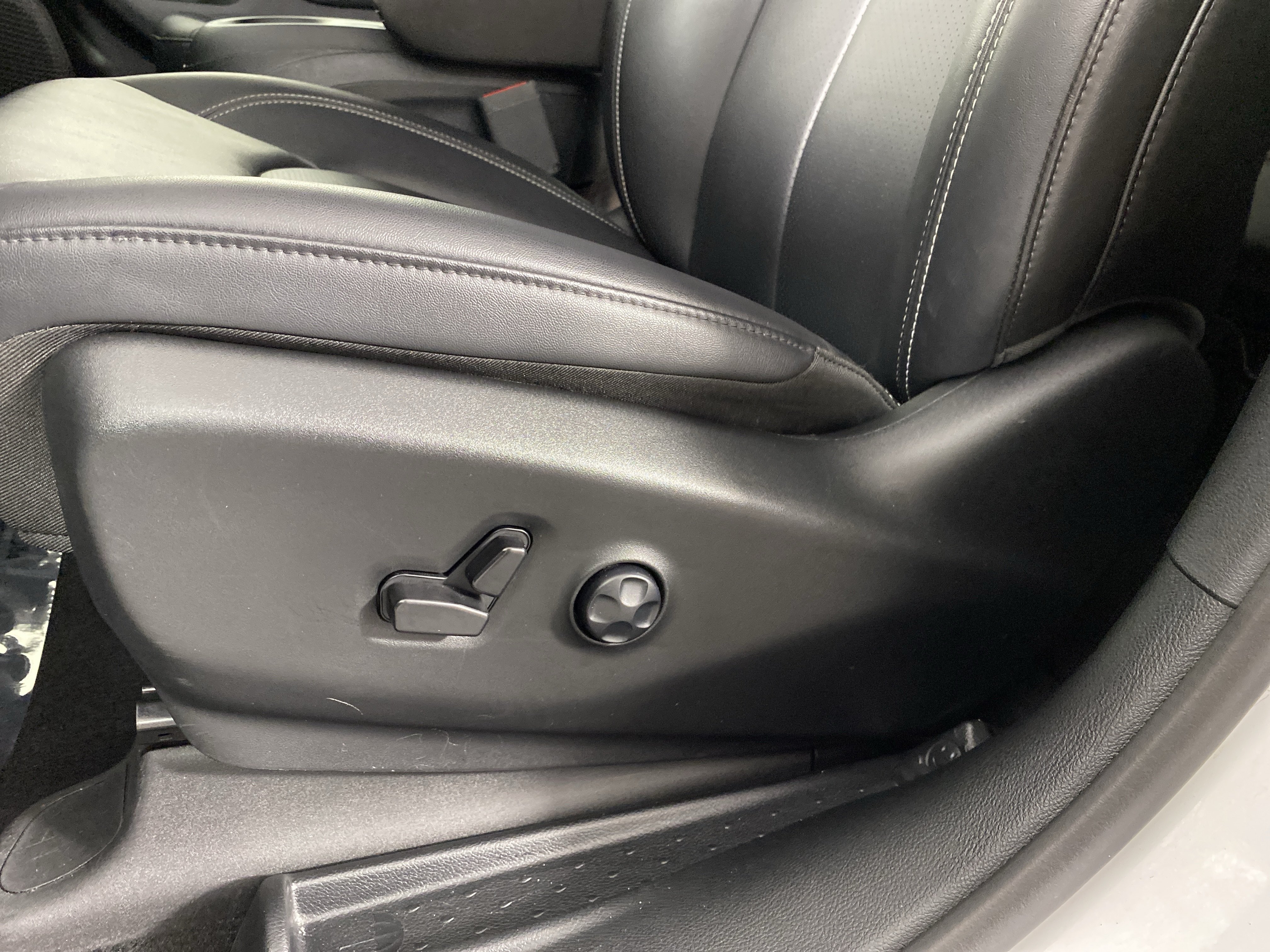 Used 2025 Chrysler Pacifica Select FWD image 17