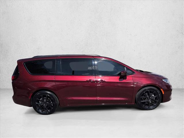 Used 2021 Chrysler Pacifica Touring-L w/ Uconnect Theater Family Group image 4