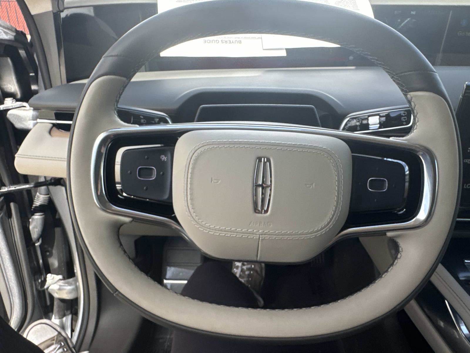 Used 2025 Lincoln Nautilus Reserve image 26