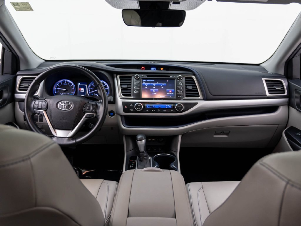 Used 2019 Toyota Highlander XLE AWD/4WD image 12