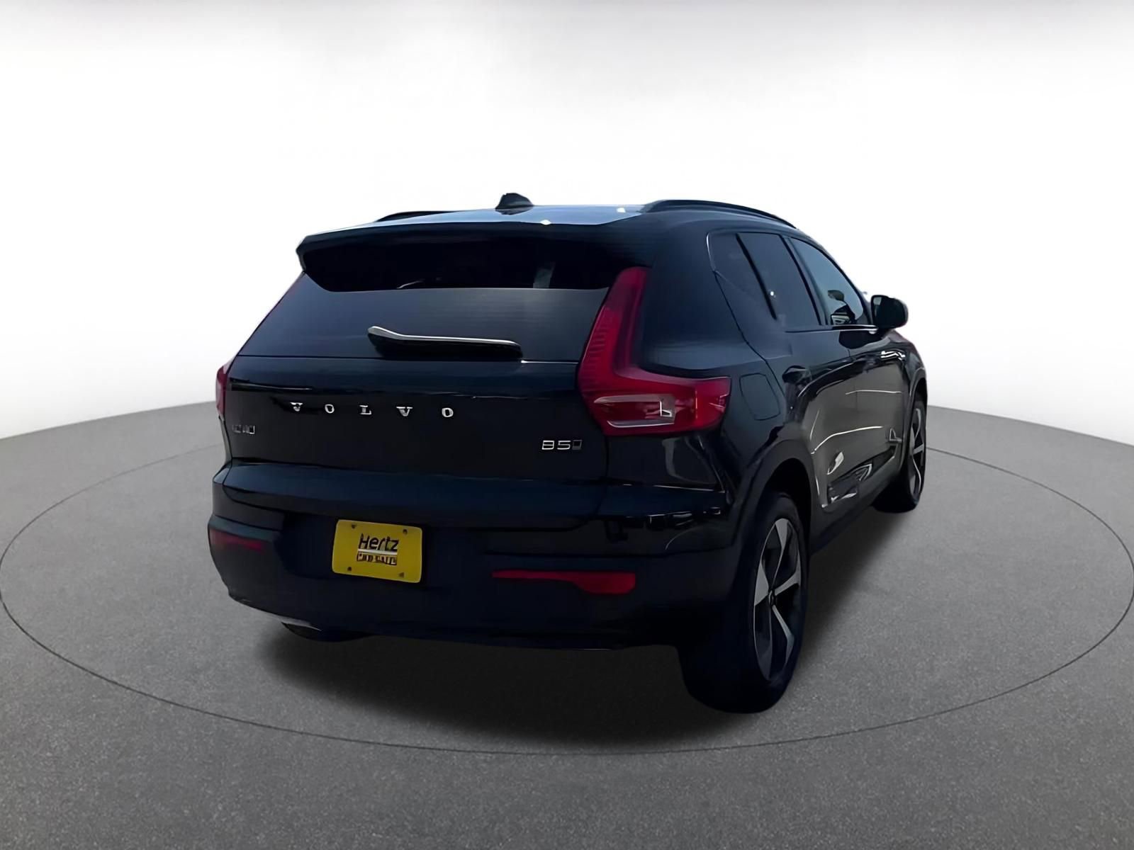 Used 2024 Volvo XC40 B5 Core image 14