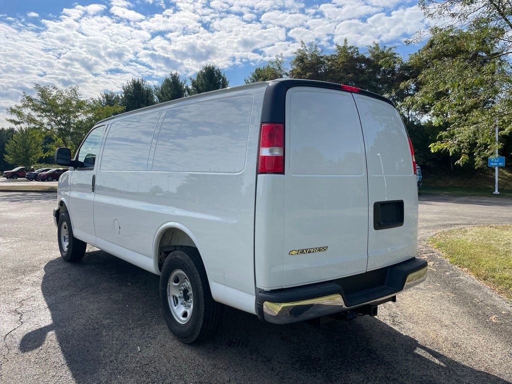 New 2025 Chevrolet Express 3500 w/ Driver Convenience Package RWD image 5