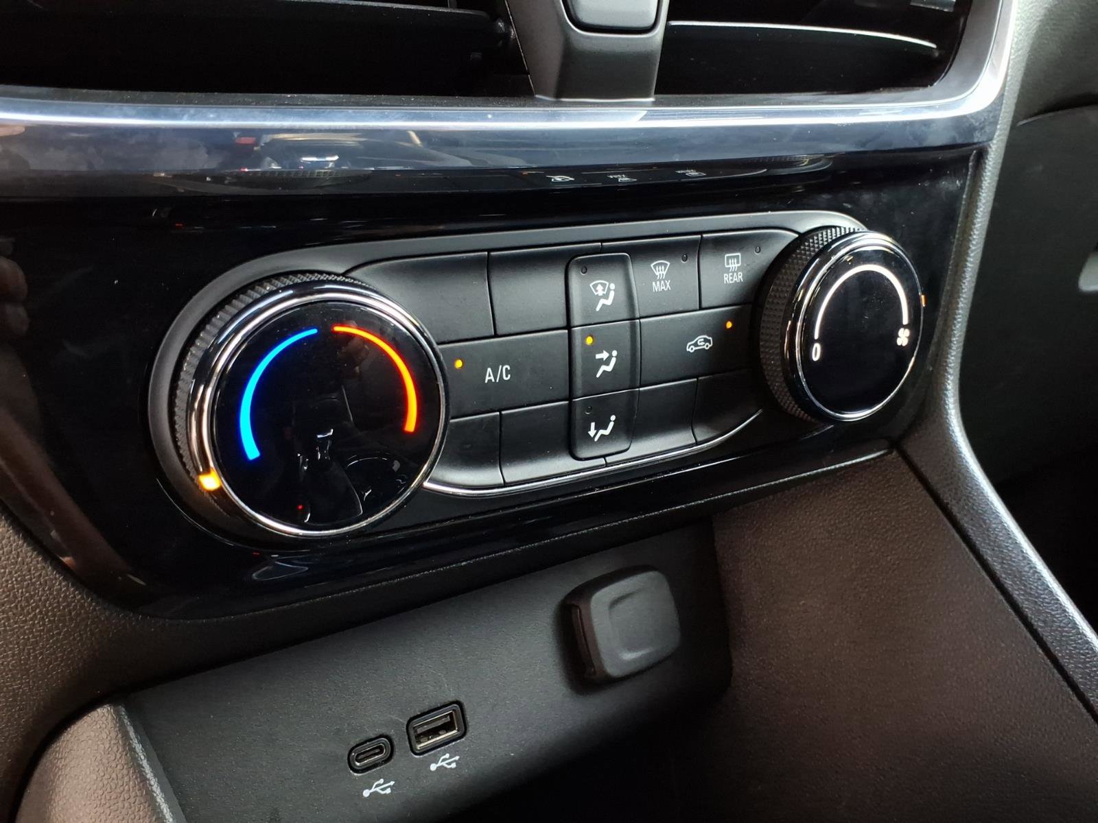 Used 2024 Buick Encore GX Sport Touring FWD image 21