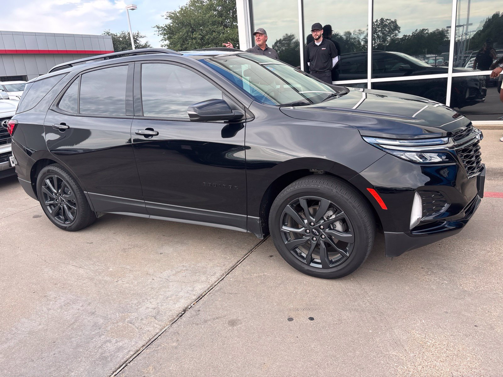 Used 2023 Chevrolet Equinox RS w/ RS Leather Package FWD image 4