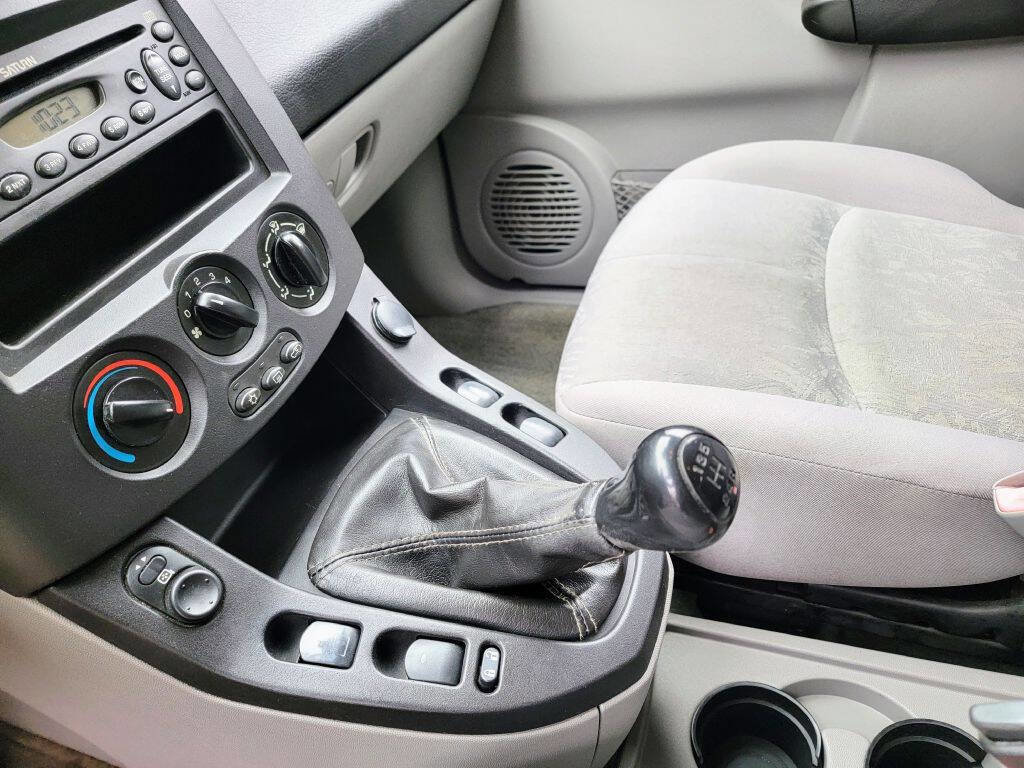 Used 2004 Saturn Vue 2WD w/ Sport Plus II Pkg image 4