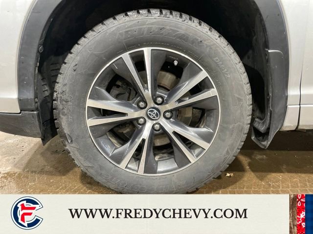 Used 2017 Toyota Highlander LE image 32