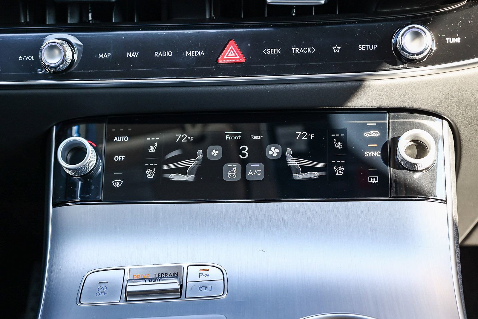 Used 2026 Genesis GV70 2.5T Advanced image 13