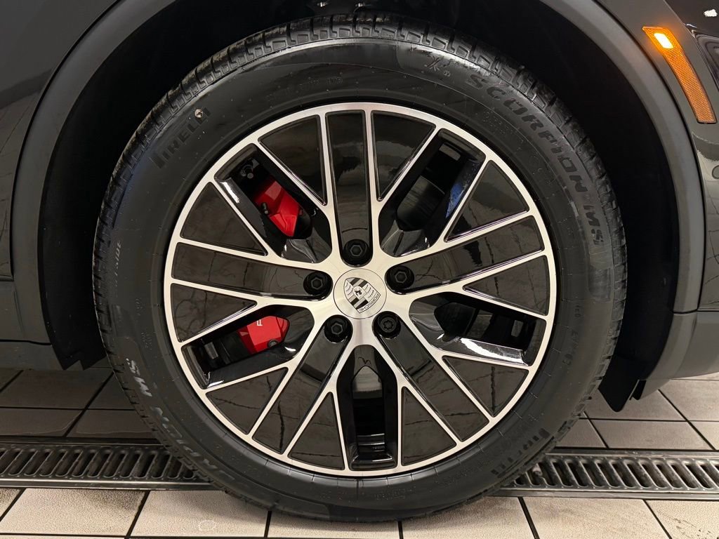 New 2025 Porsche Macan 4S Electric image 13