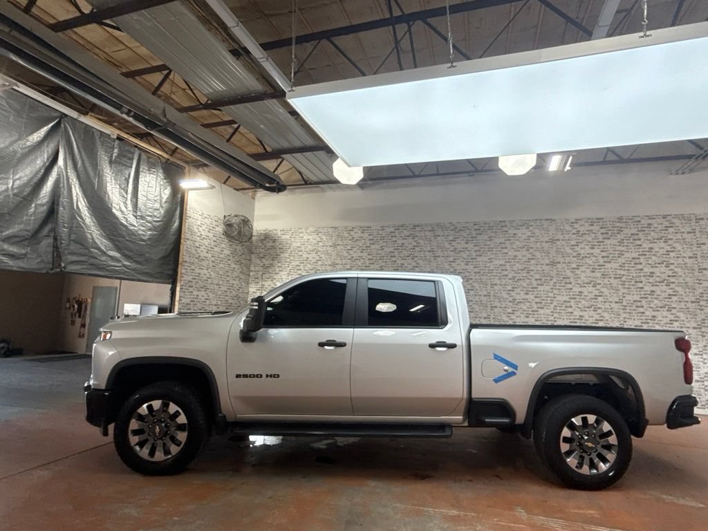 Used 2022 Chevrolet Silverado 2500 Custom w/ Custom Convenience Package RWD image 4