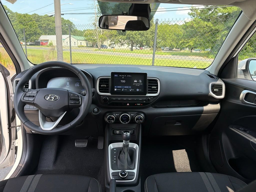 Used 2024 Hyundai Venue SEL FWD image 8