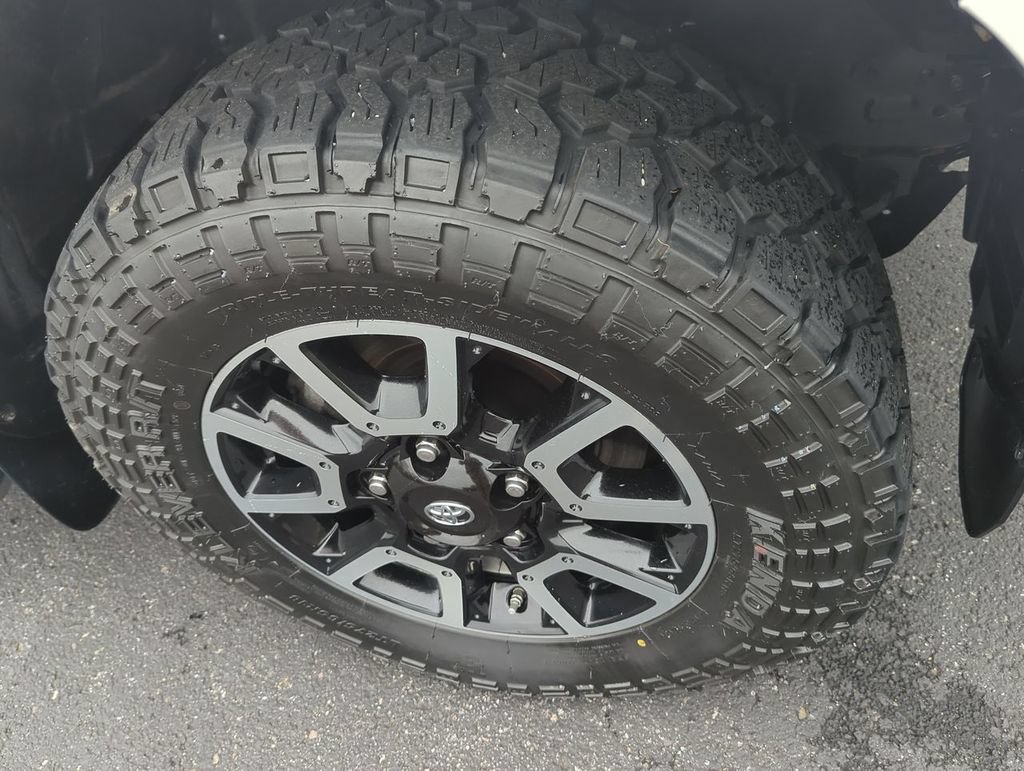 Used 2018 Toyota Tundra Limited w/ Limited Premium Package AWD/4WD image 10