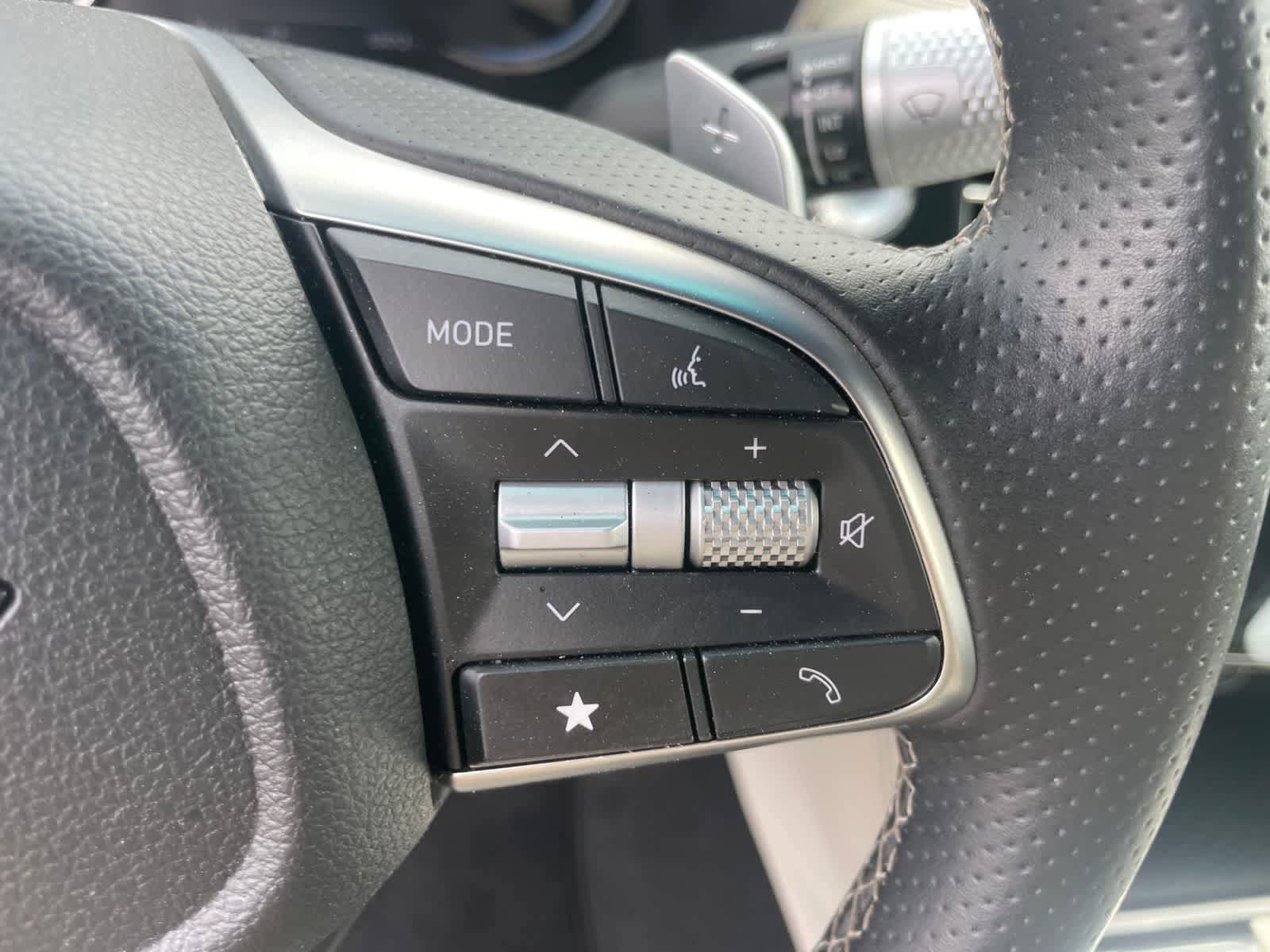 Used 2025 Genesis G70 2.5T image 15