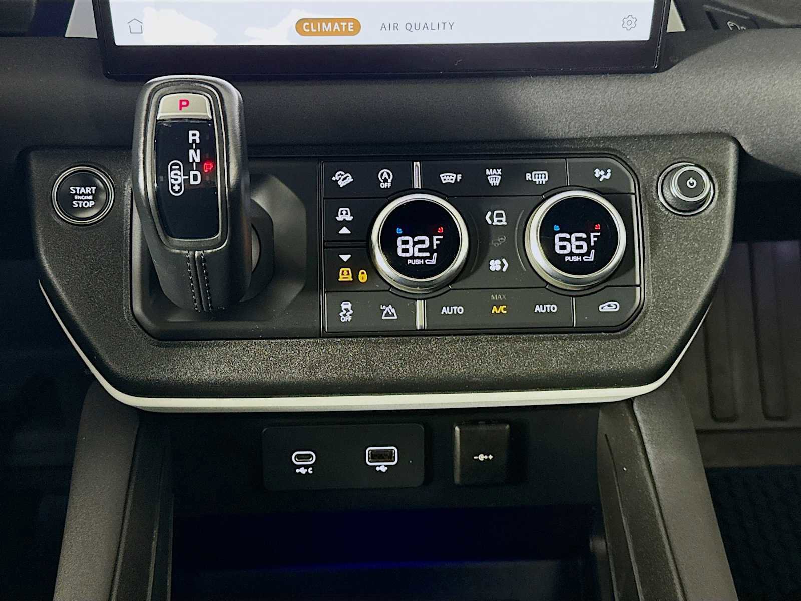 Used 2023 Land Rover Defender 130 SE image 17