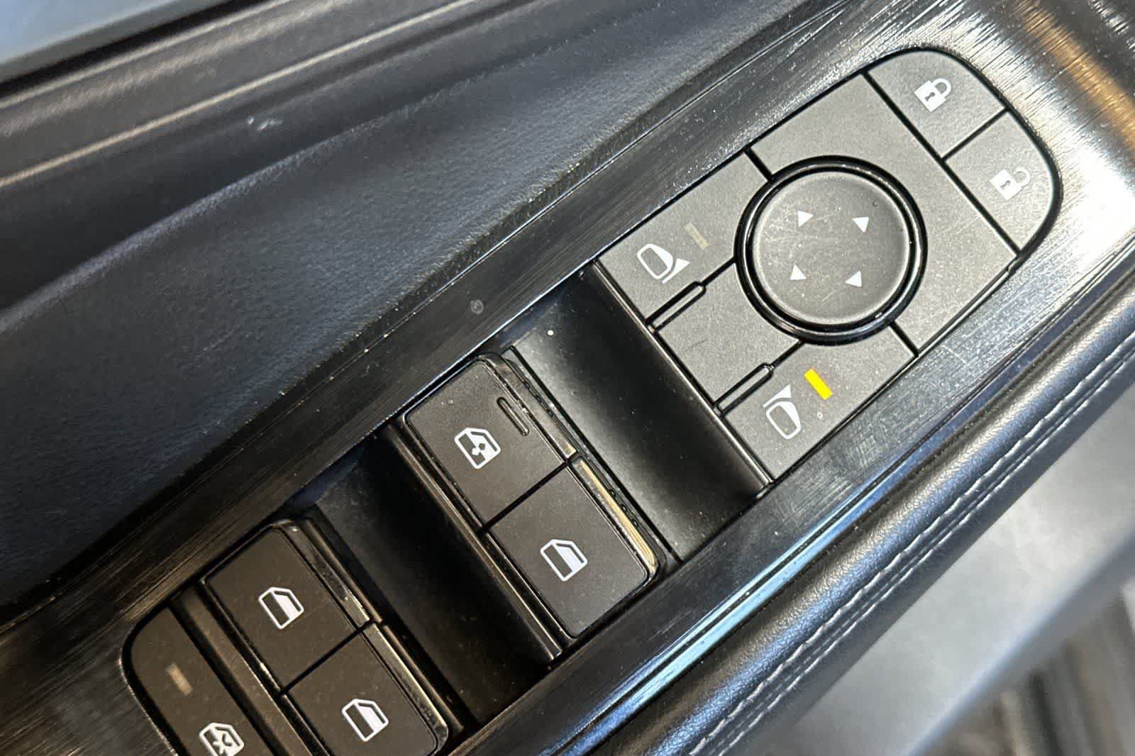 Certified 2025 Nissan Rogue SV FWD image 14