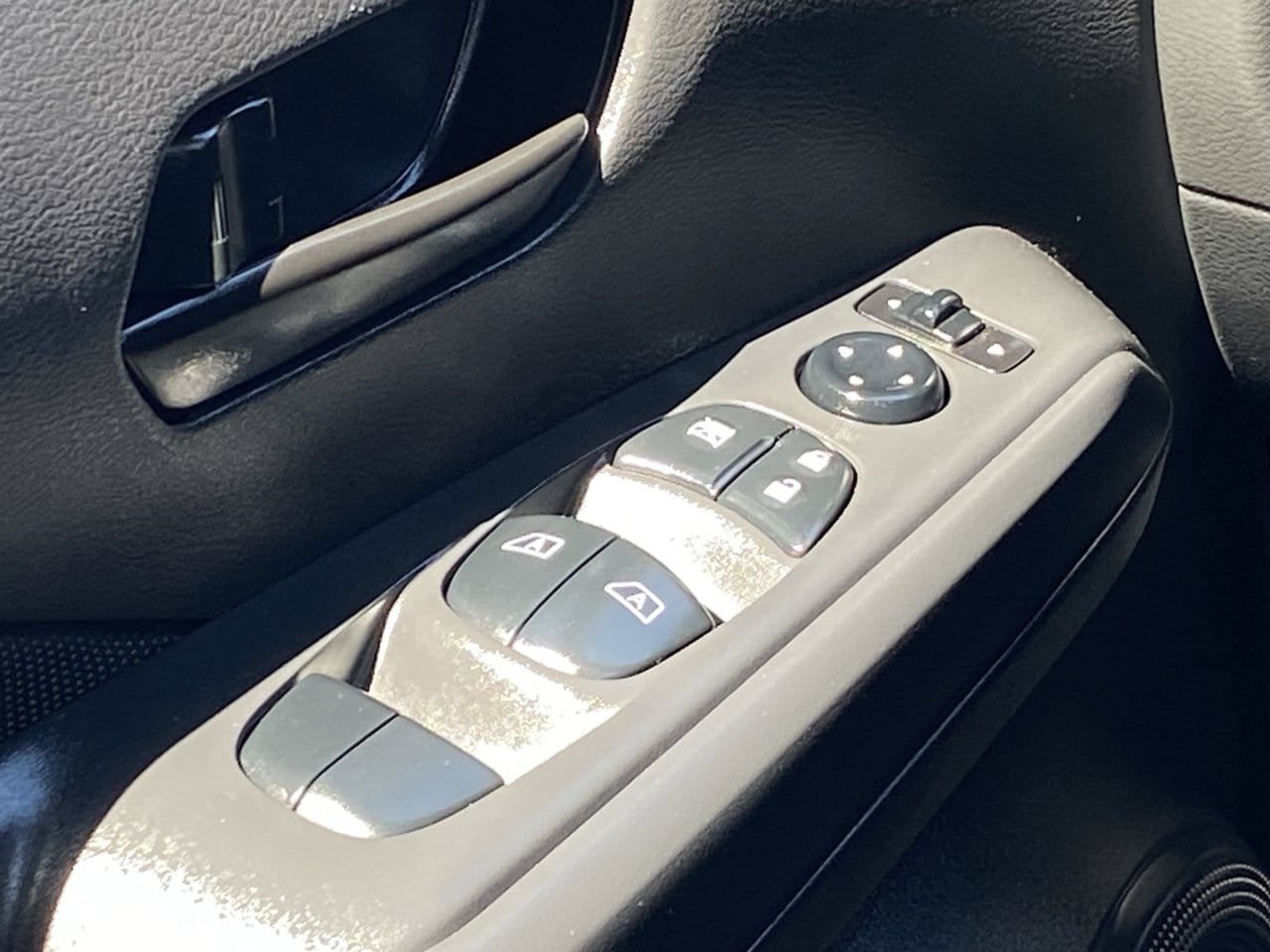 Certified 2025 Nissan Kicks Play S FWD image 28