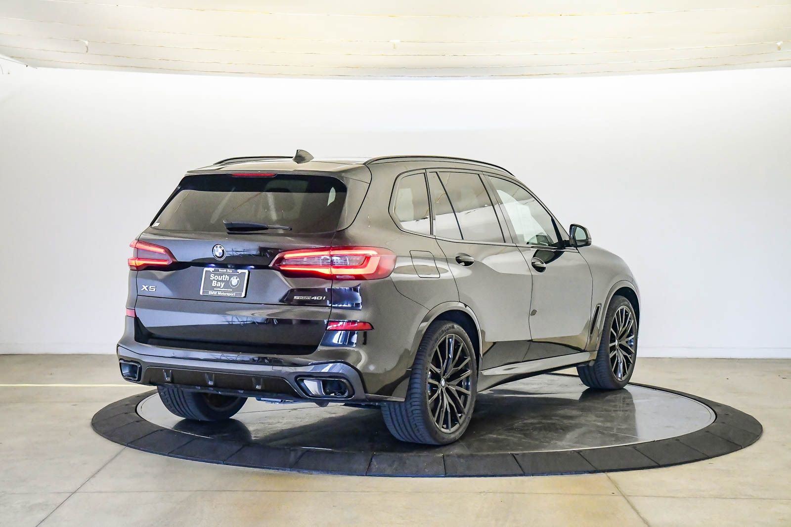 Used 2023 BMW X5 sDrive40i w/ M Sport Package image 4