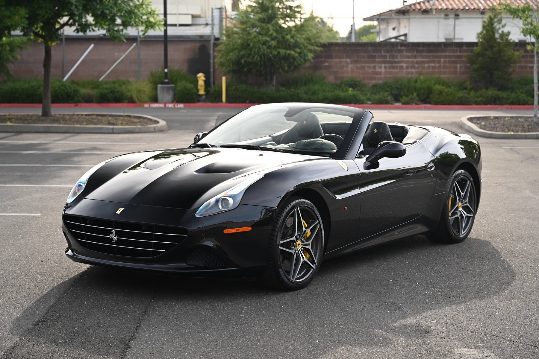 Used 2016 Ferrari California T RWD image 3
