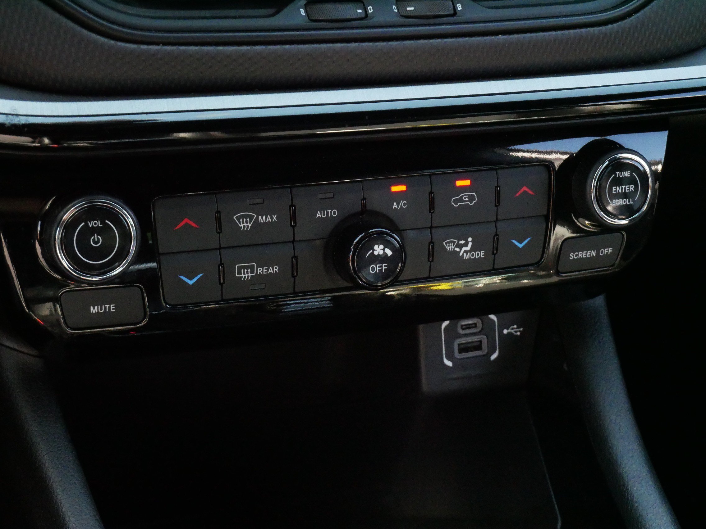 Used 2025 Jeep Compass Trailhawk AWD/4WD image 23
