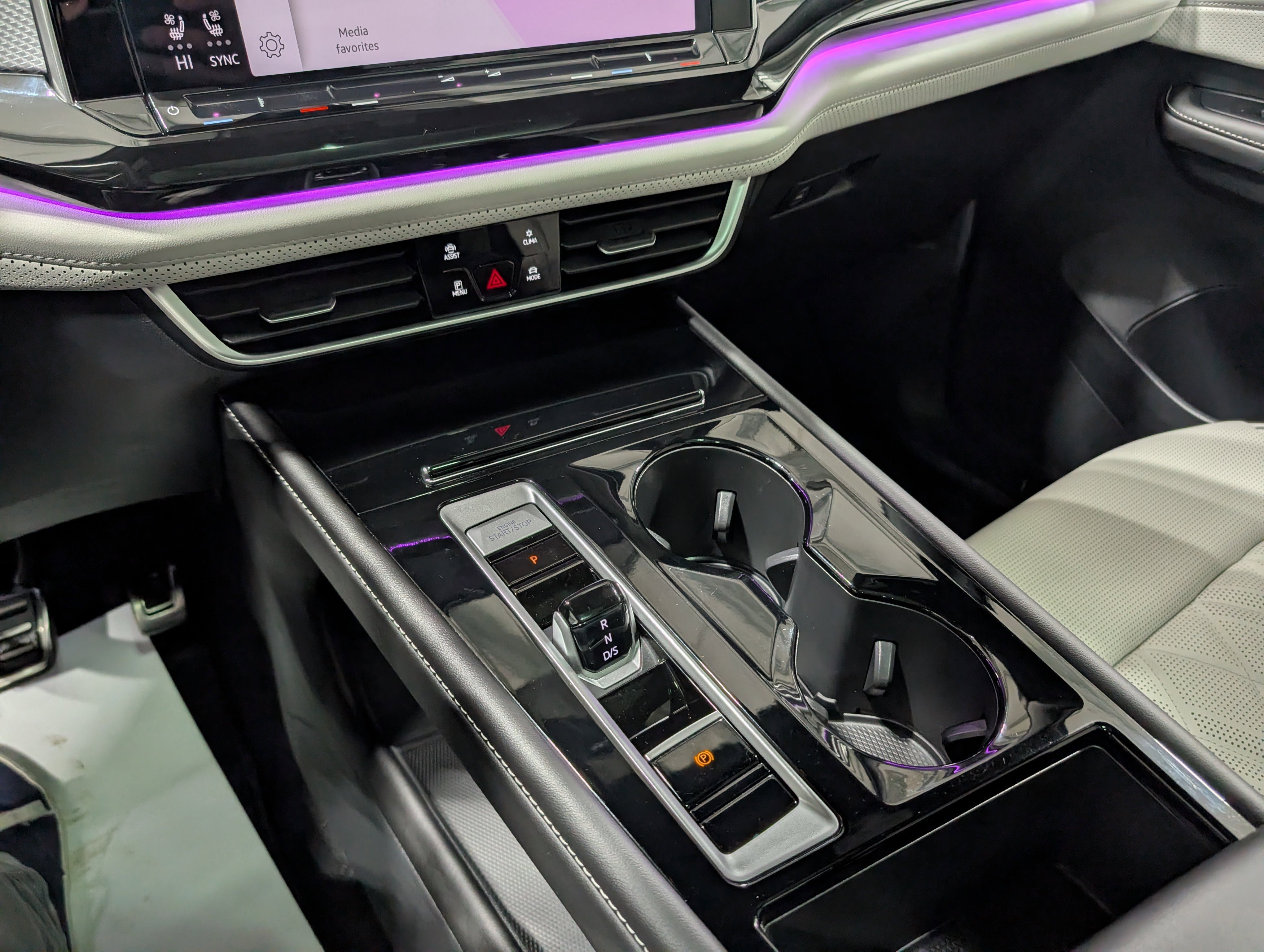 Used 2026 Volkswagen Atlas Cross Sport SEL Premium R-Line image 24