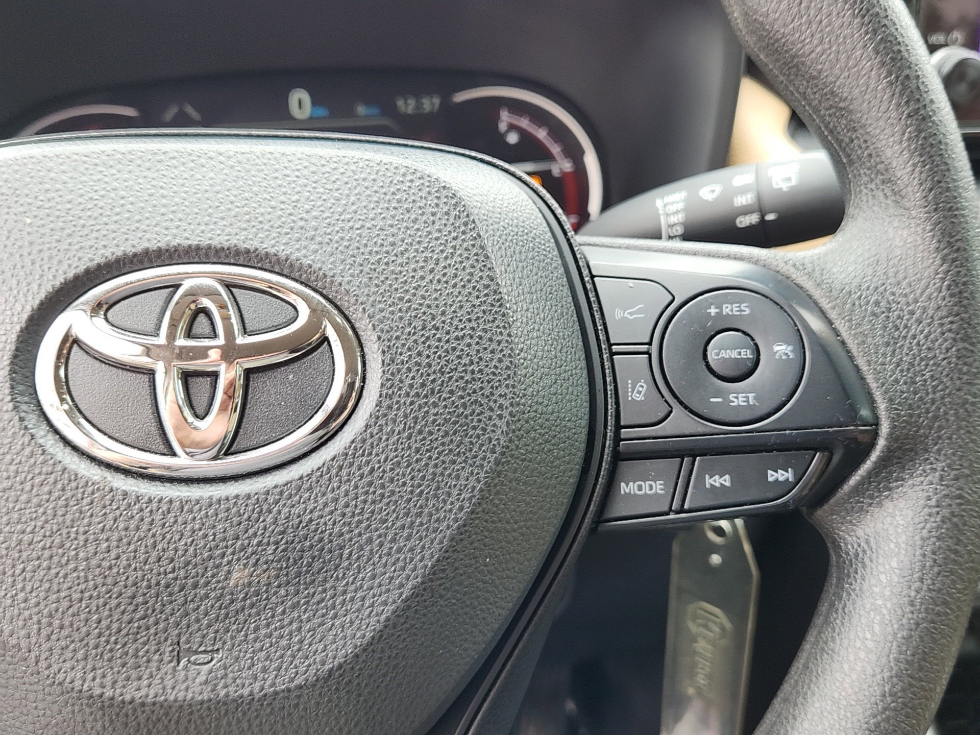 Certified 2025 Toyota RAV4 LE FWD image 17