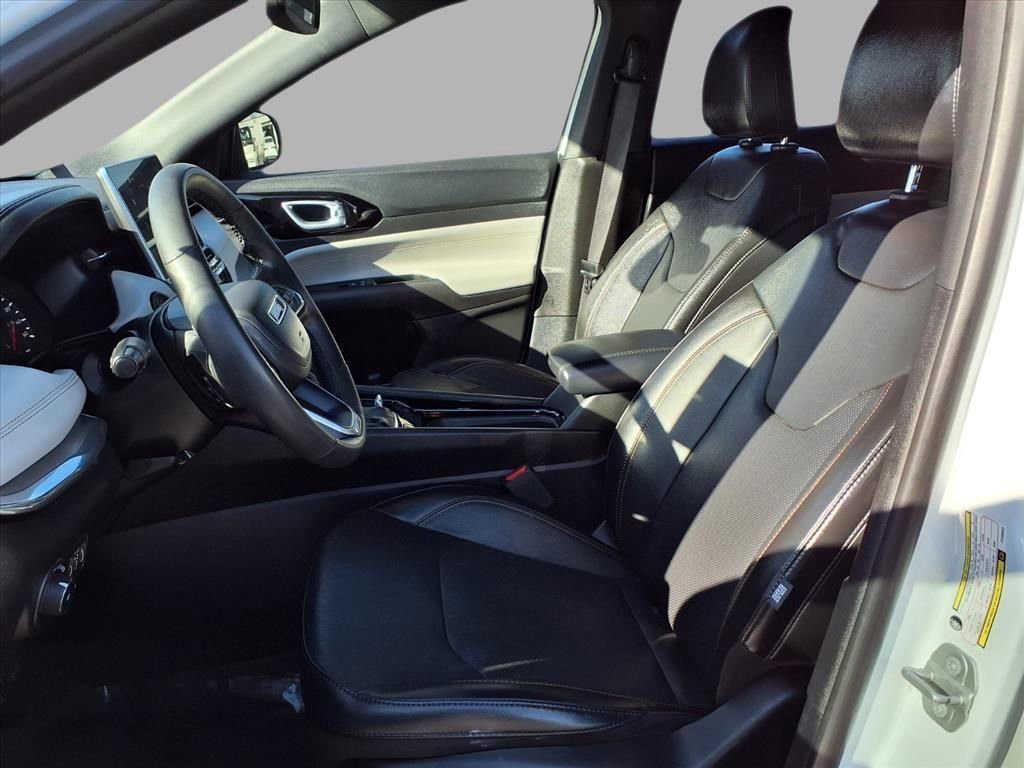 Used 2023 Jeep Compass Limited image 19