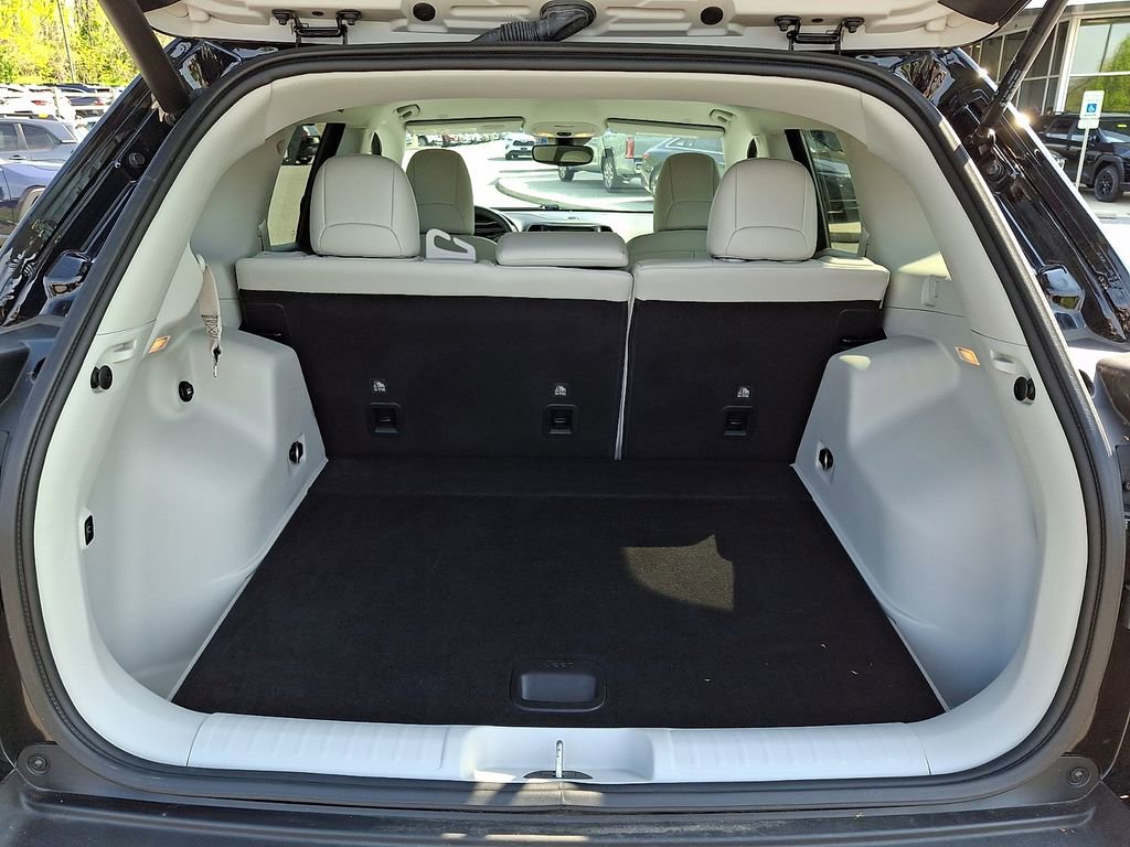 Used 2021 Jeep Cherokee Latitude Lux w/ Comfort/Convenience Group AWD/4WD image 28