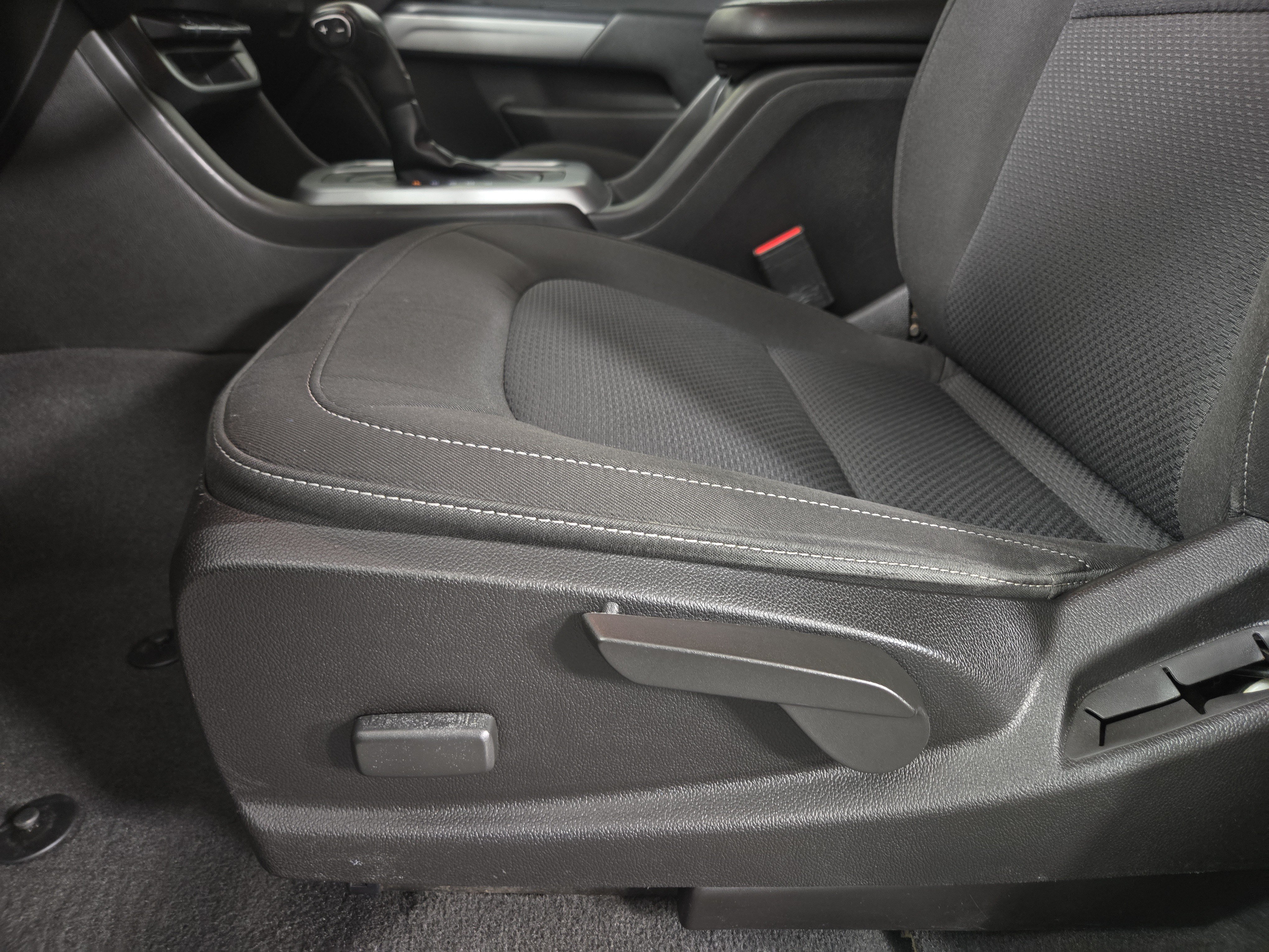 Used 2021 Chevrolet Colorado LT w/ LT Convenience Package AWD/4WD image 31
