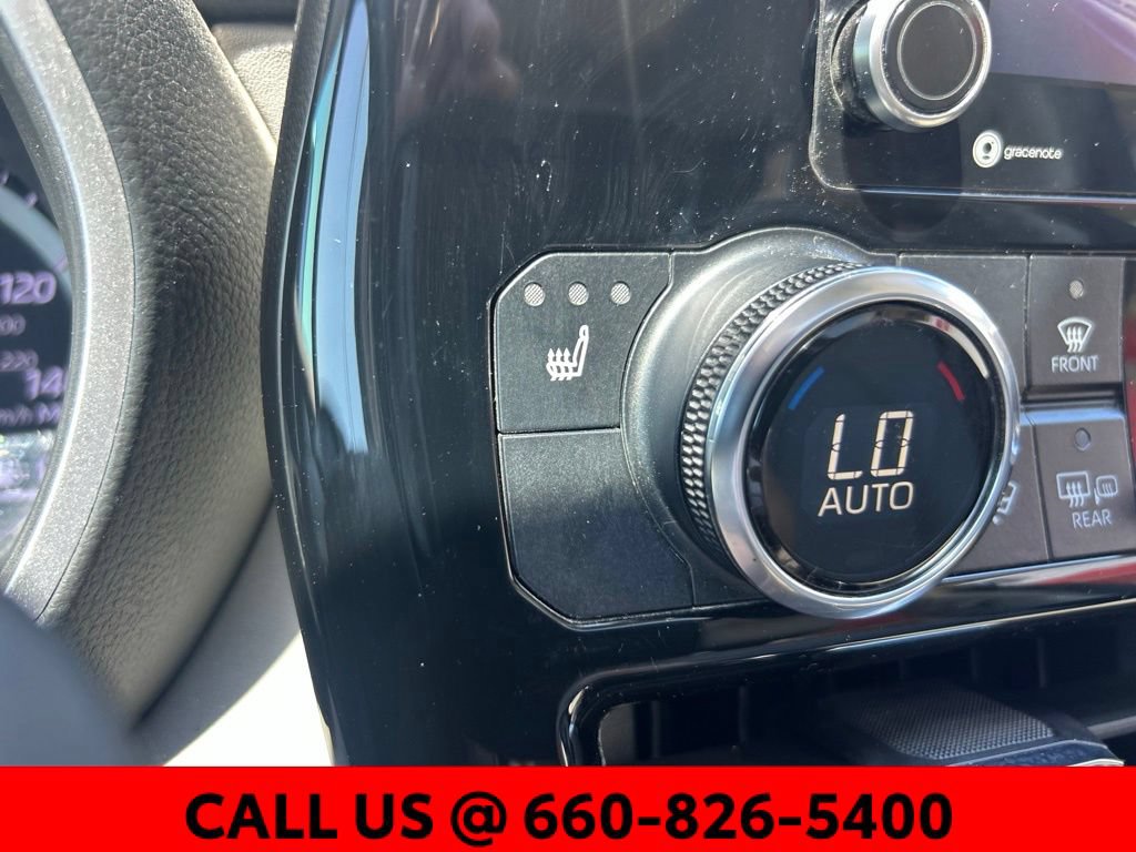 Used 2020 Toyota Highlander XLE AWD/4WD image 19