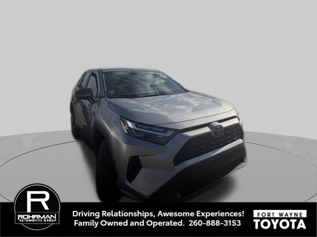 Used 2024 Toyota RAV4 LE AWD/4WD image 3
