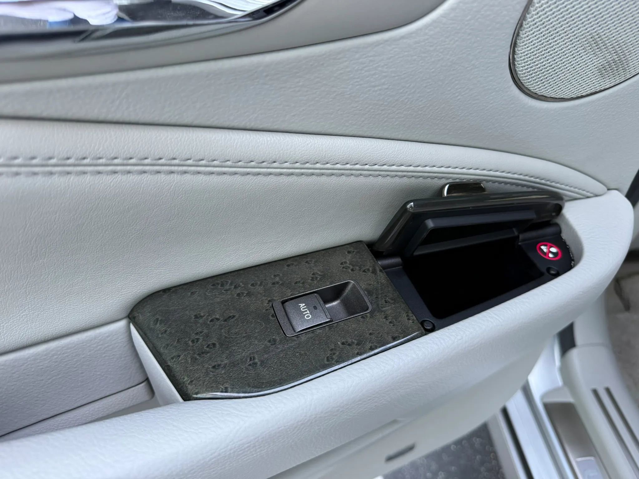 Used 2010 Lexus LS 460 RWD image 17