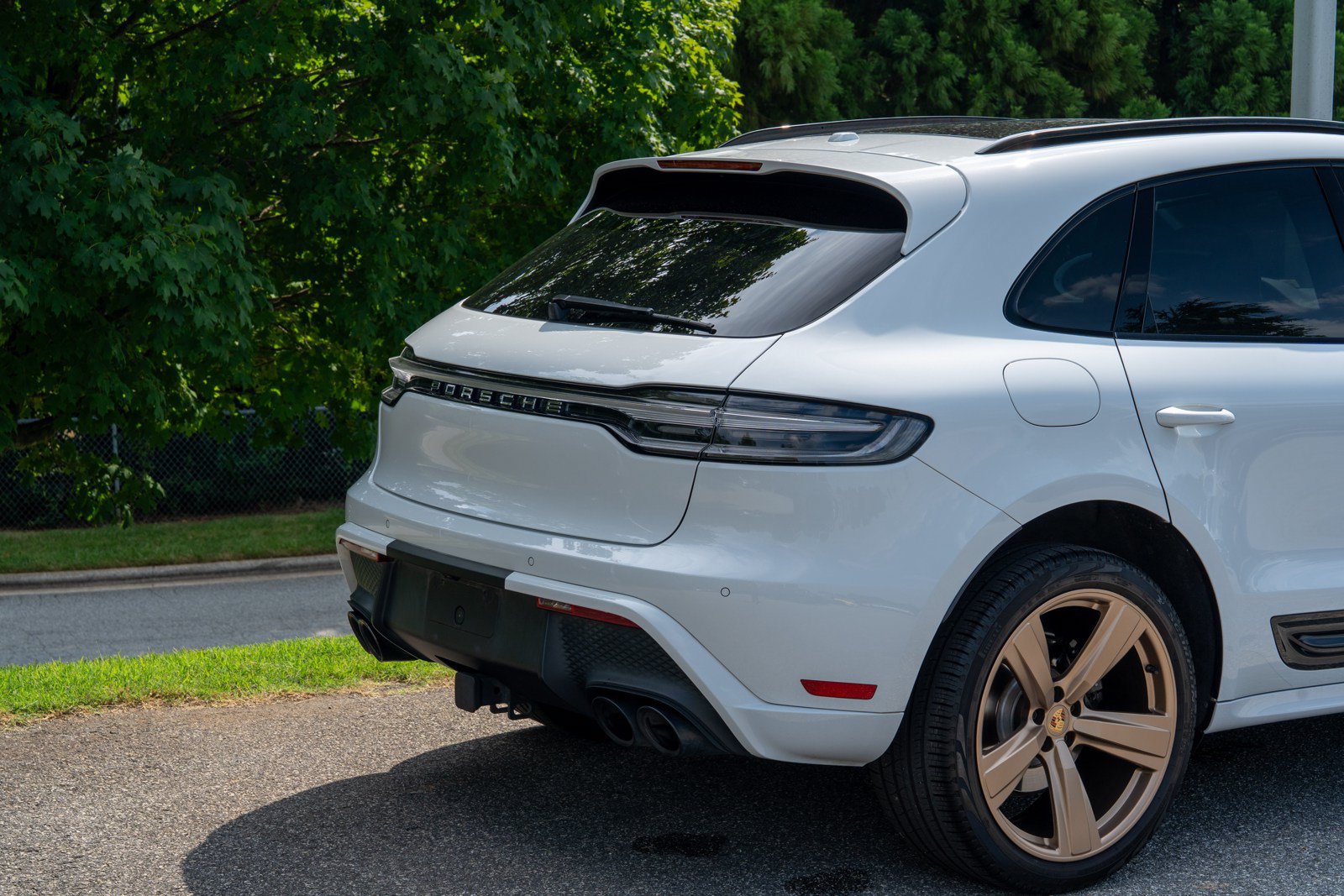 Certified 2024 Porsche Macan AWD/4WD image 13