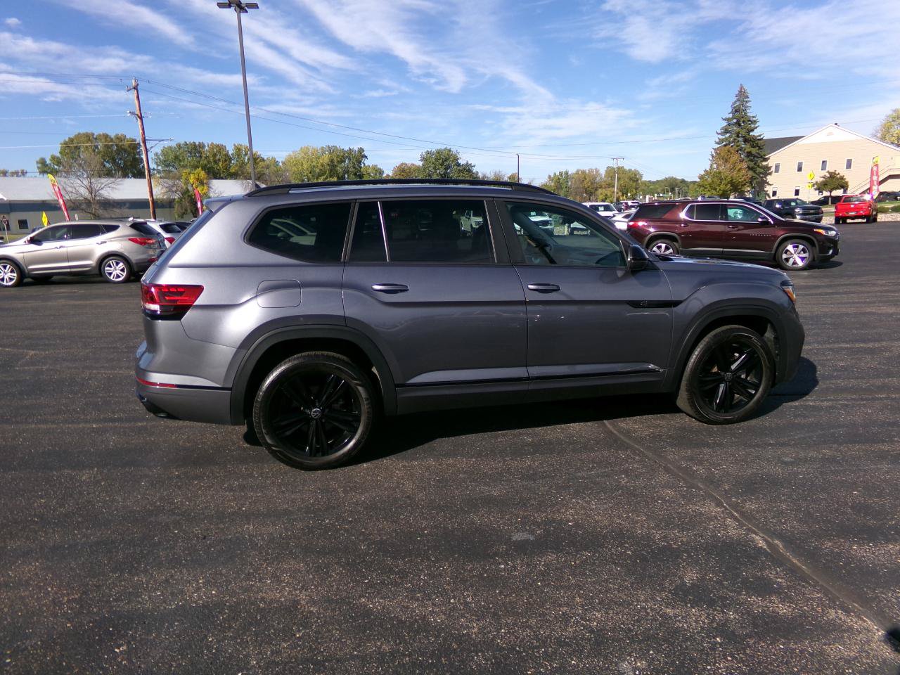 Used 2023 Volkswagen Atlas SEL AWD/4WD image 2