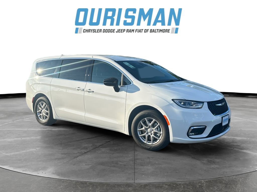 New 2026 Chrysler Pacifica Select image 1