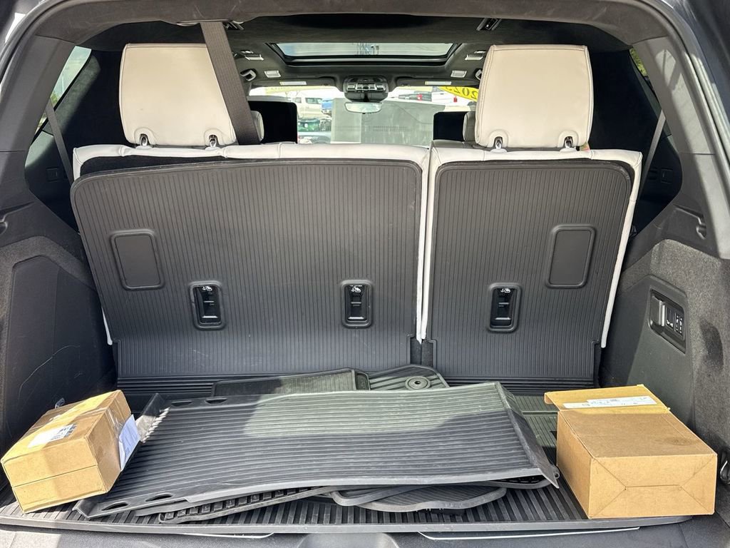 Used 2025 Cadillac Escalade V AWD/4WD image 28