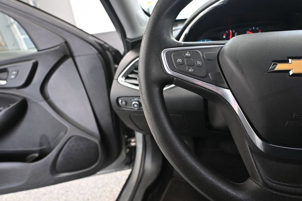 Used 2017 Chevrolet Malibu LT FWD image 26