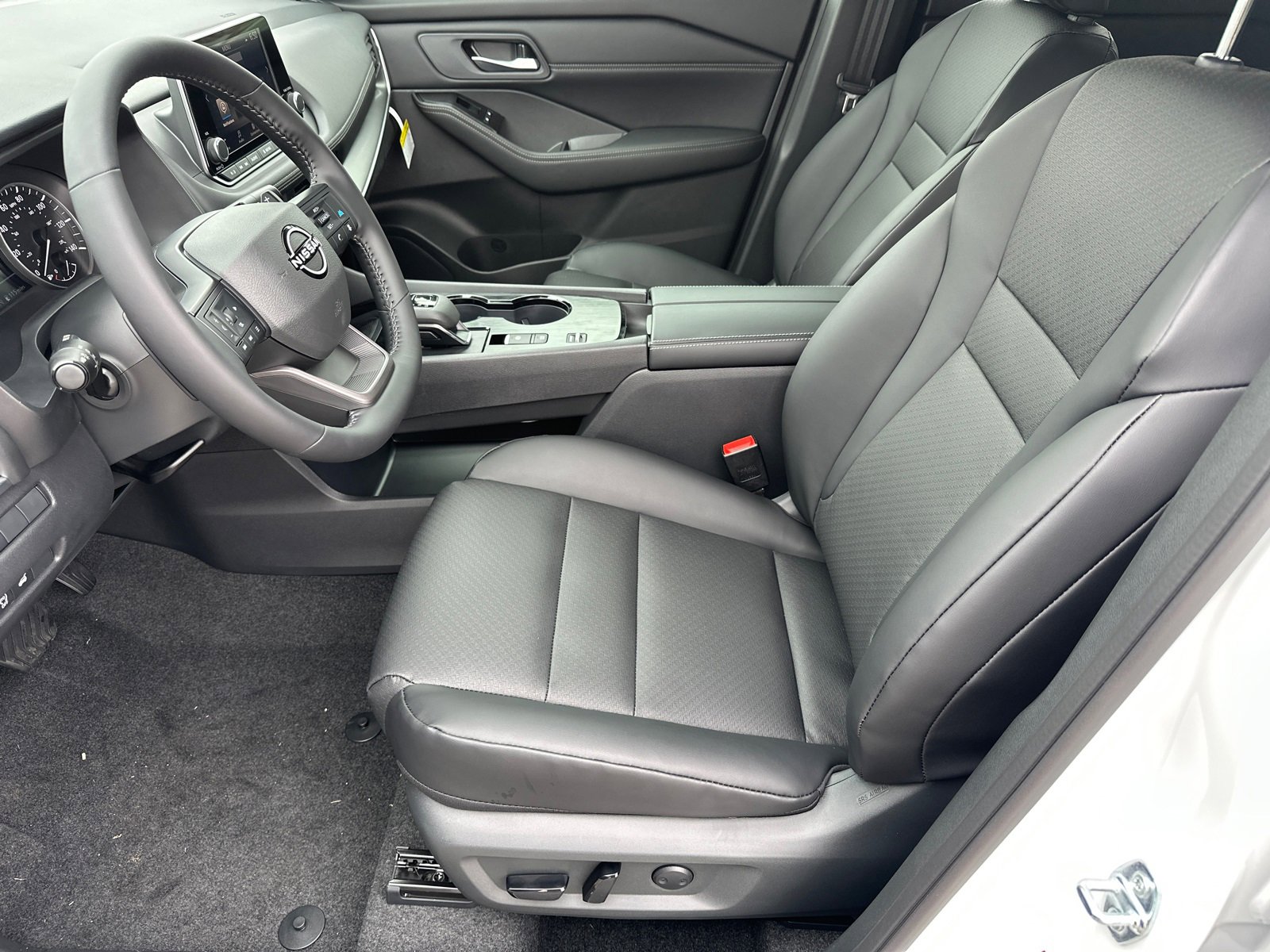 New 2026 Nissan Rogue Dark Armor image 9