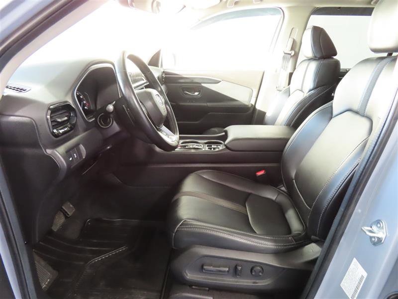 Used 2025 Honda Pilot Touring image 16