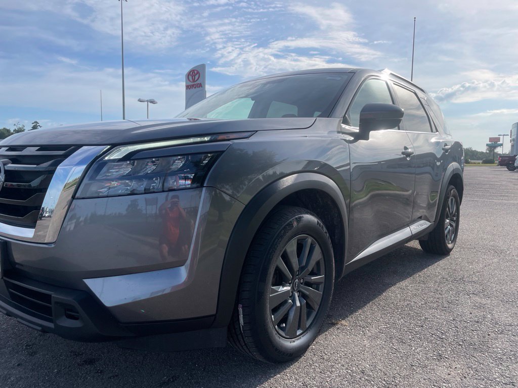 Used 2024 Nissan Pathfinder SV FWD image 10