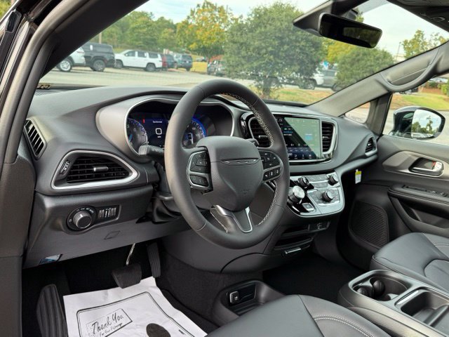 New 2027 Chrysler Pacifica LX FWD image 16