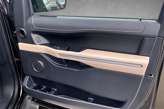 Used 2024 Ford Expedition Limited image 18