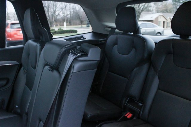 Used 2025 Volvo XC90 B5 Core image 30