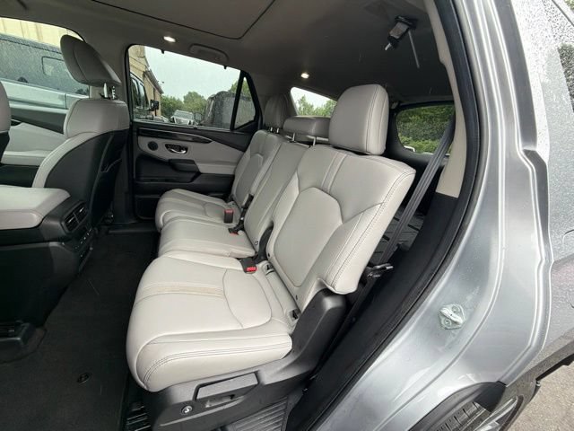Used 2024 Honda Pilot Touring image 16