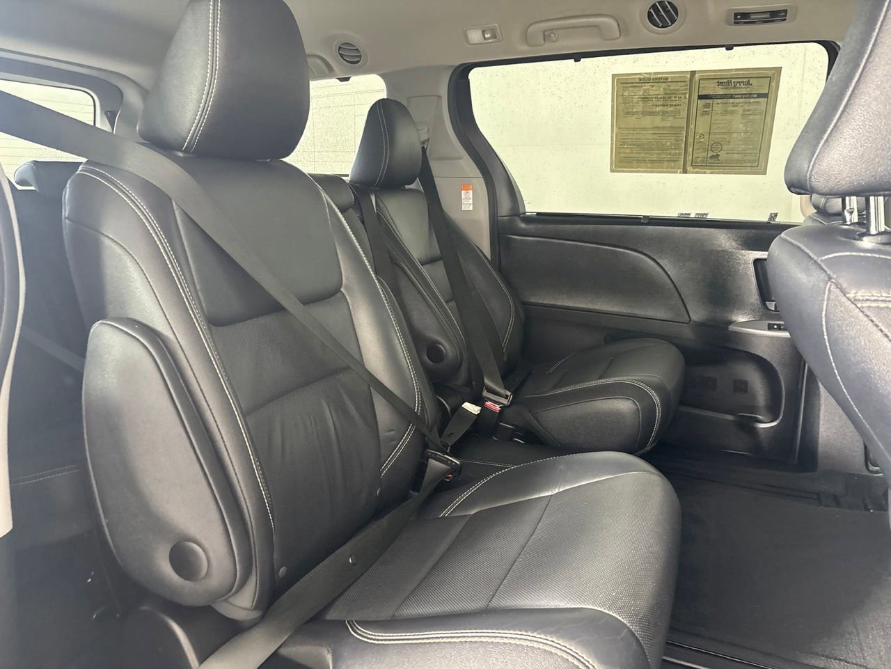 Used 2016 Toyota Sienna SE w/ SE Preferred Package FWD image 24