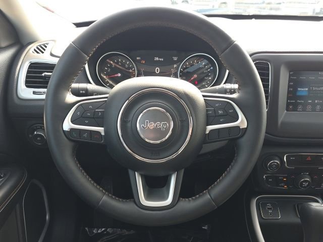 Used 2017 Jeep Compass Latitude w/ Popular Equipment Group FWD image 11
