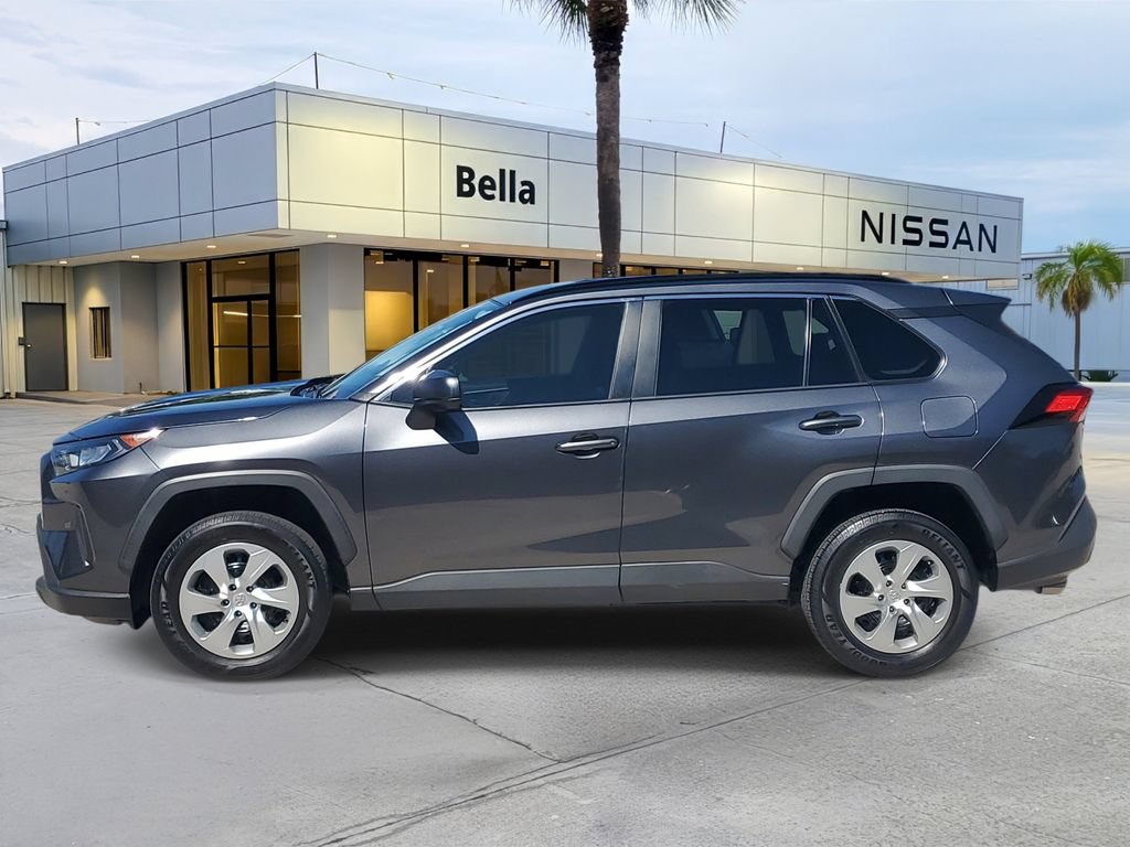 Used 2019 Toyota RAV4 LE FWD image 2