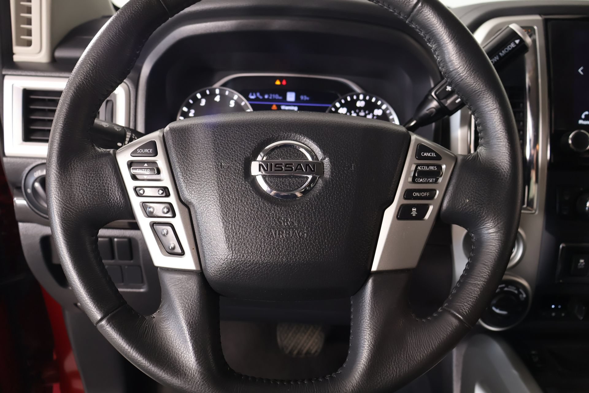 Used 2021 Nissan Titan SV w/ SV Convenience Package AWD/4WD image 3