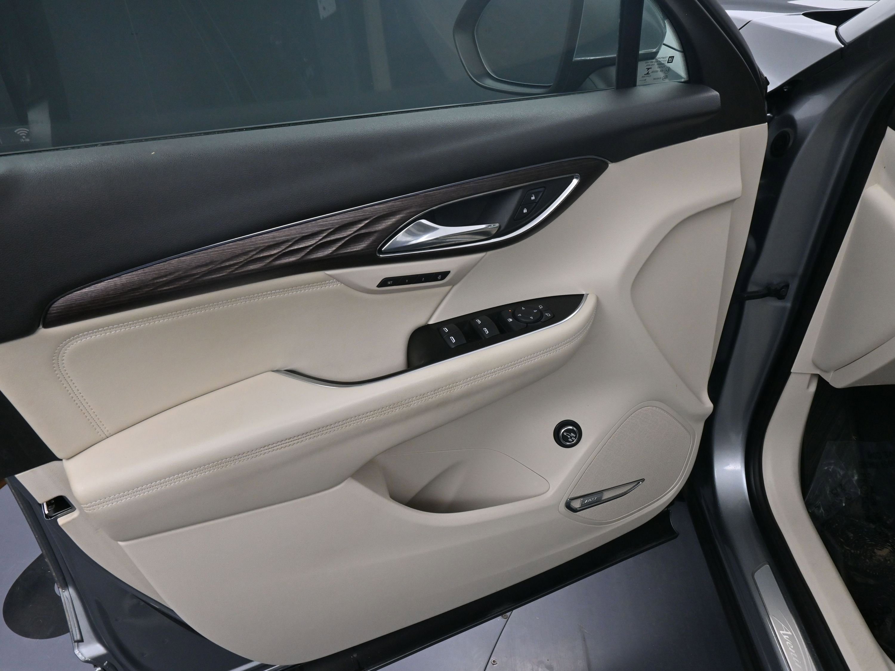 Used 2023 Buick Envision Avenir image 13