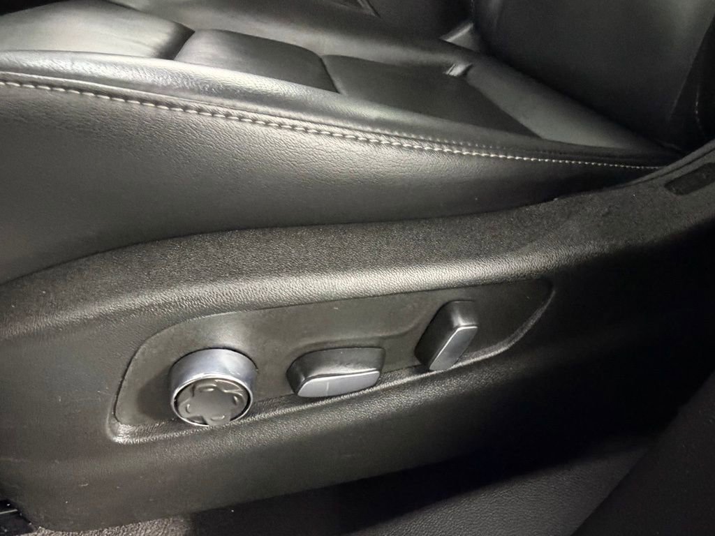 Used 2024 Cadillac XT4 Premium Luxury image 22