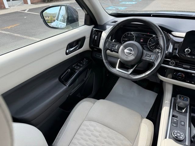 Used 2022 Nissan Pathfinder SV w/ SV Premium Package AWD/4WD image 36